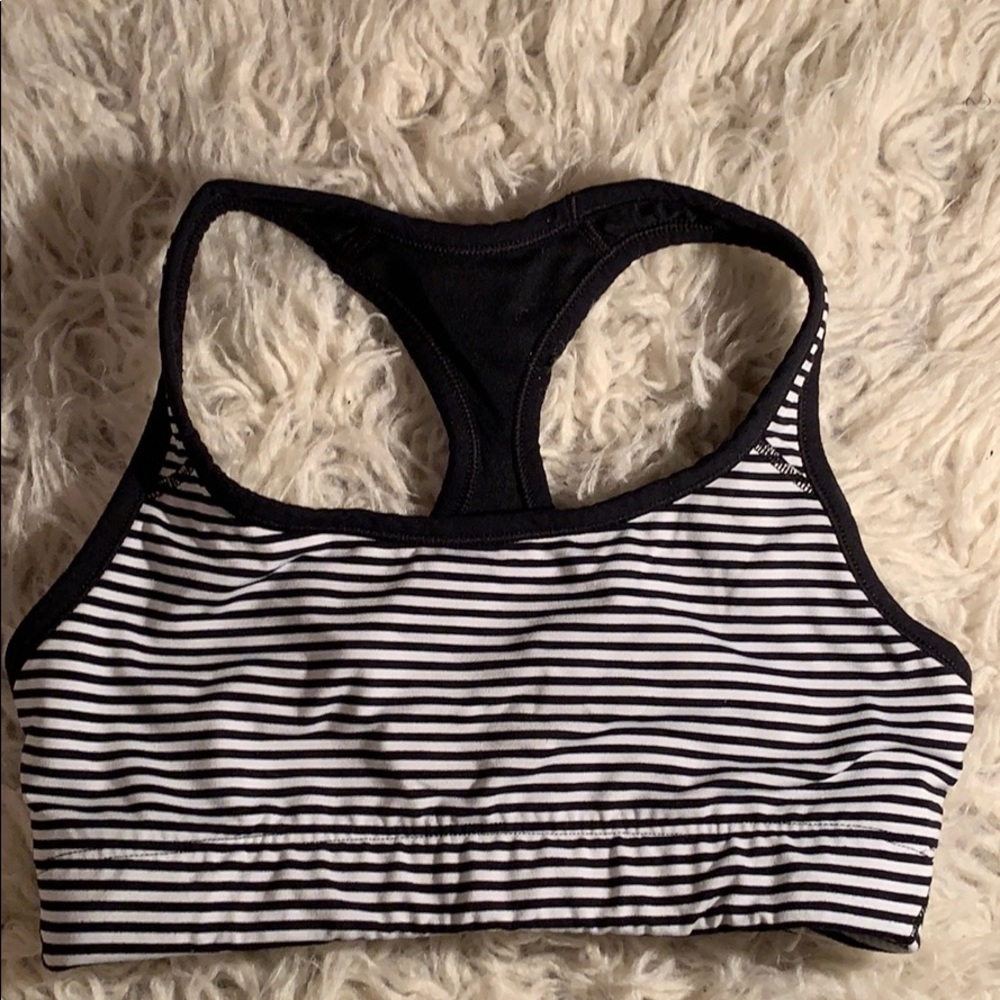 Gap light/medium support sports bra